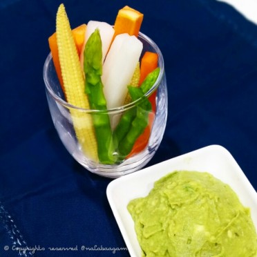 Salad with Avocado Dip